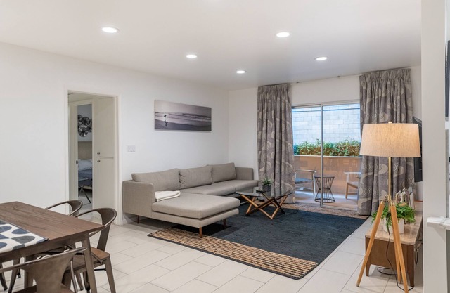CORPORATE HOUSING/LONG TERM, Fully Furnished 2BR, 2BA Hollywood Apt With Pool