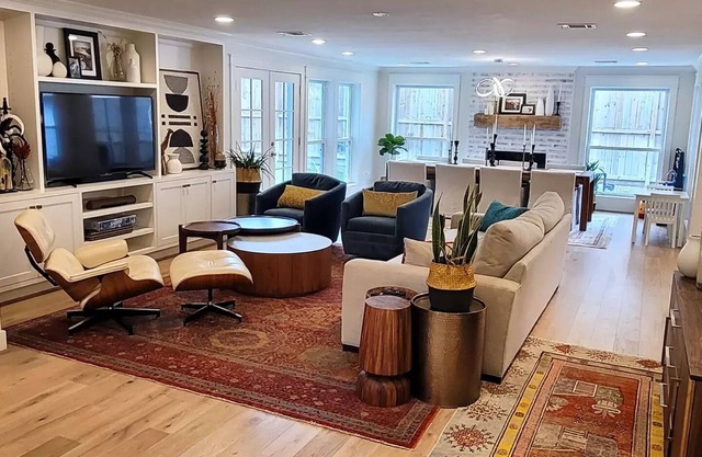 Corporate rental, great for families in Energy Corridor.