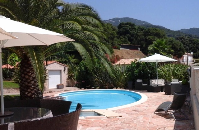 Corsica, self-contained studio, private pool and garden, Ajaccio region