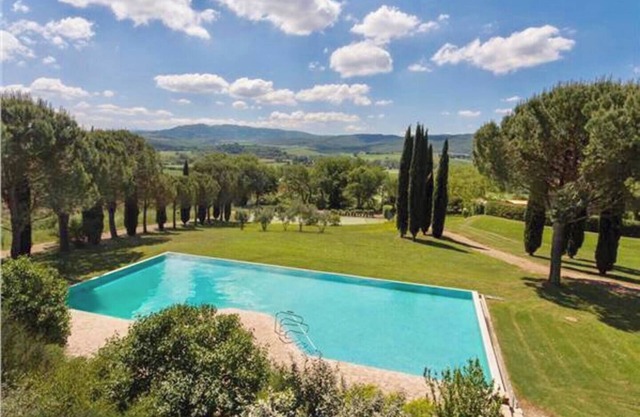 Cortile del Pozzo family home sleeps 8 with private garden by Italian Apartments
