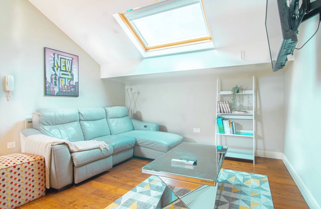 Cosy 1-Bed Skylight Loft Close to Uni & City Centre