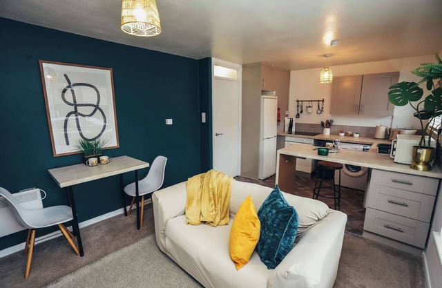 Cosy 1BR Apt Self Check In Parking | By DerBnB