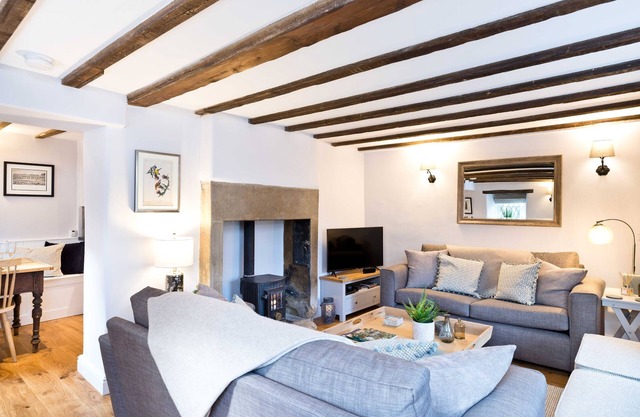 Cosy 2 bedroom boutique styled cottage in the village of Great Longstone.