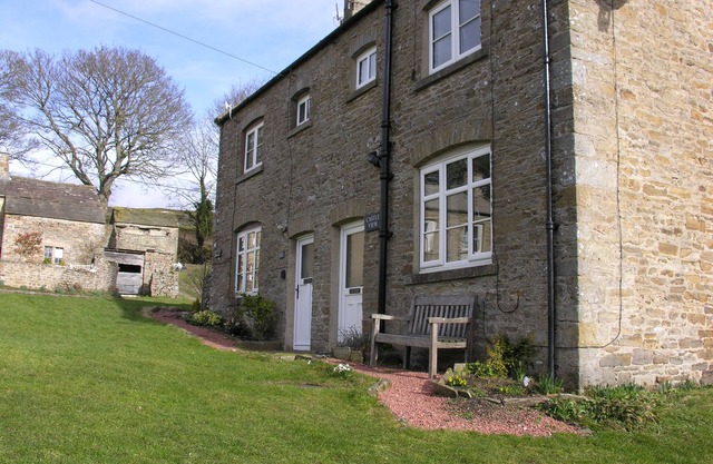 Cosy 2 bedroom cottage with wonderful views across Wensleydale.