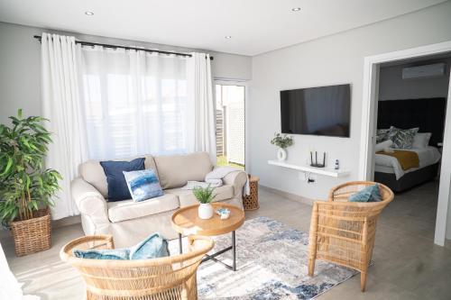 Cosy 2 bedroom Cottage Durban north, swimming pool,dstv