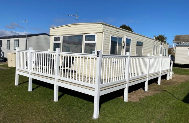 Cosy 8 berth caravan at California Cliffs with decking and WiFi ref 50036H