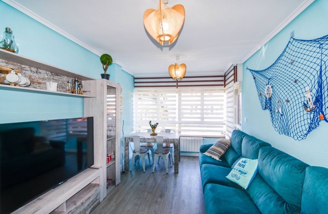Cosy and comfortable flat with swimming pool and paddle tennis court.