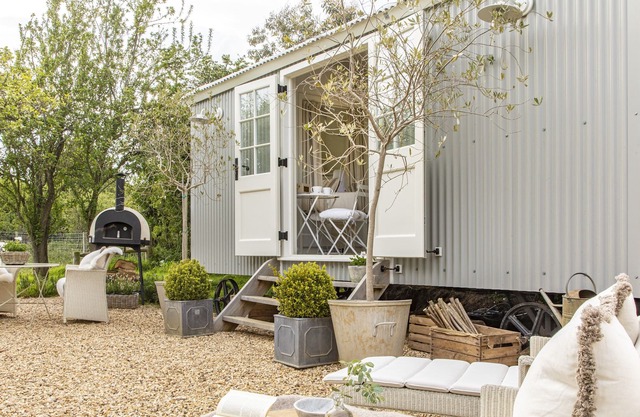 Cosy and luxurious, Hidden Hut is beautifully finished with opulent touches and has uninterrupted vi