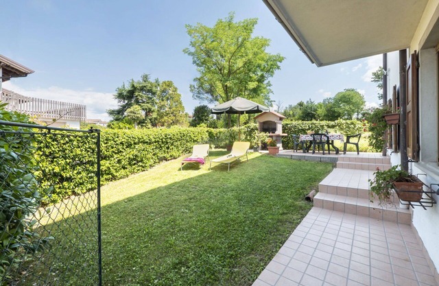 Cosy apartment in villa for 6 people with TV, patio and parking