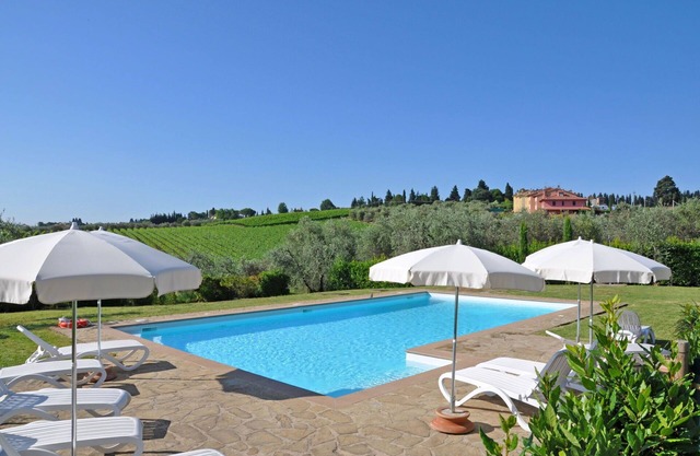 Cosy apartment with A/C, pool, WIFI, panoramic view and parking, close to Greve In Chianti