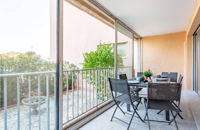 Cosy apartment for 6 people with A/C, pool, WIFI, TV, patio and pets allowed
