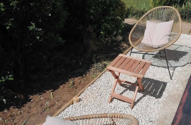 Cosy apartment 2 steps from the forest and 15 minutes from town.