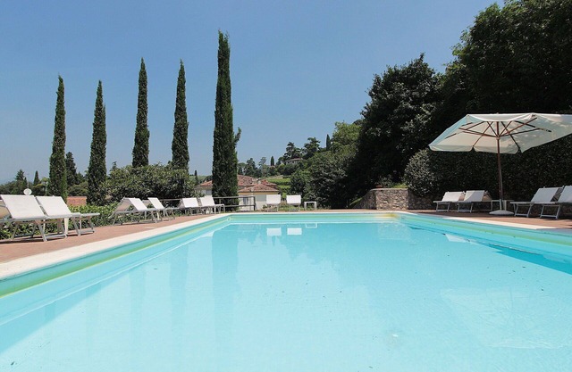Cosy apartment for 5 people with pool, A/C, WIFI, TV and parking, close to Verona