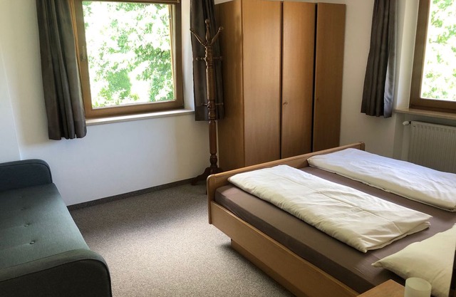 Cosy apartment “1” on a farm with Wi-Fi & Mountain View; Parking Available