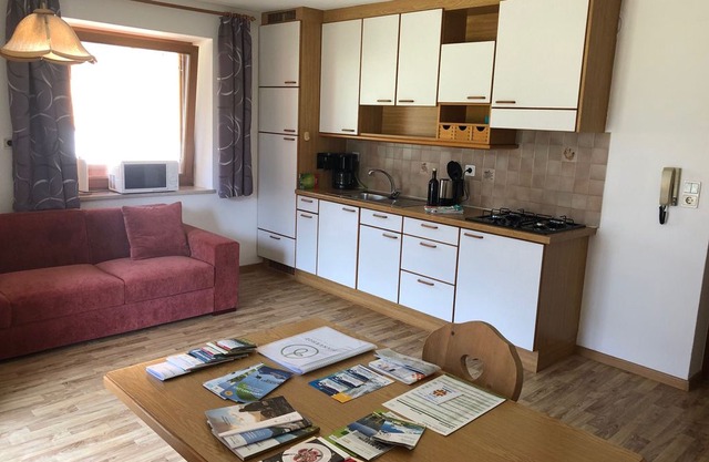 Cosy apartment “2” on a farm with Wi-Fi & Mountain View; Parking Available