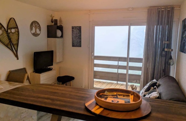 Cosy apartment overlooking the valley at the foot of the slopes at pla d'adet 4/5 pers.