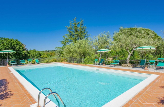 Cosy apartment for 6 guests with pool, WIFI, TV, patio and pets allowed