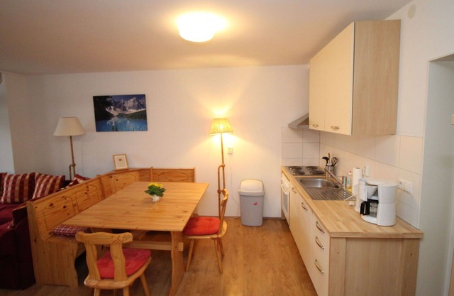 Cosy apartment for 8 people with WIFI, TV, balcony and parking