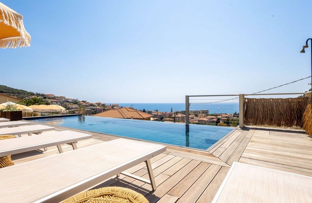 Cosy apartment for 4 guests with A/C, WIFI, pool, TV, patio and parking
