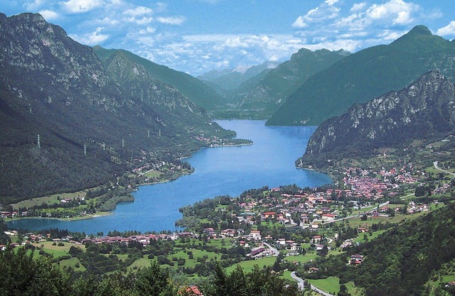 Cosy apartment for 12 guests with WIFI, TV, terrace, pets allowed and parking