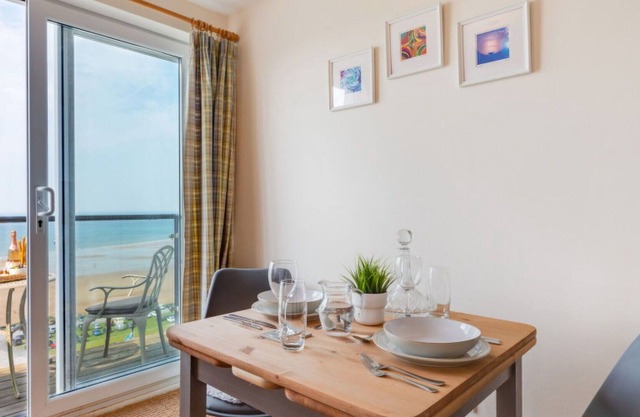 Cosy apartment for 2 people with WIFI, pool, TV, terrace and parking