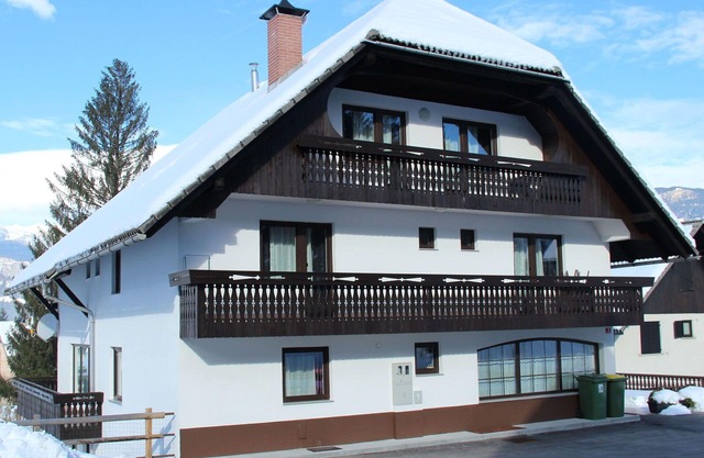 Cosy apartment for 2 people with WIFI, TV, pets allowed, panoramic view and parking