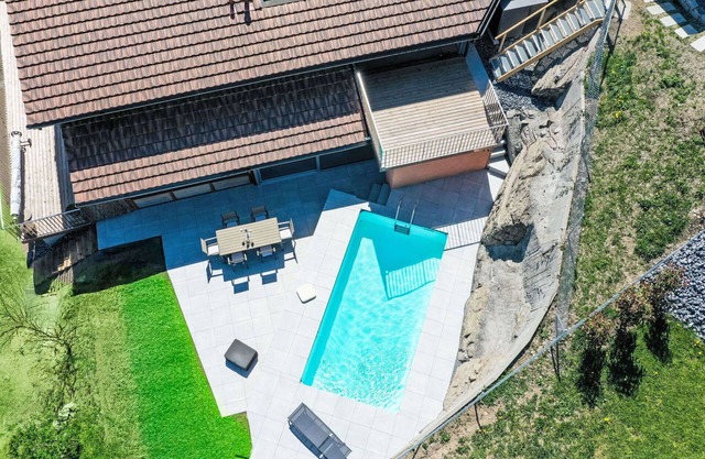 Cosy apartment for 4 people with pool, WIFI, TV, terrace, pets allowed, panoramic view and parking
