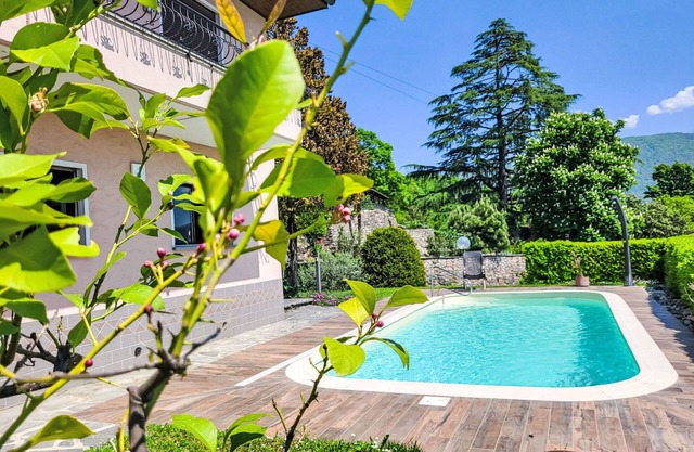 Cosy apartment for 4 guests with WIFI, private pool, TV, patio, panoramic view and parking