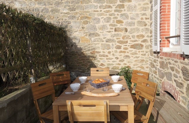 Cosy apartment for 4 guests with WIFI, TV, terrace and parking