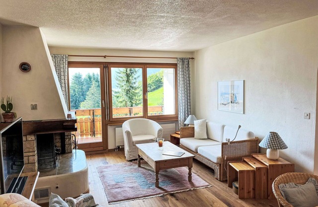 Cosy apartment for 4 guests with WIFI, pool, TV, balcony, pets allowed, panoramic view and parking