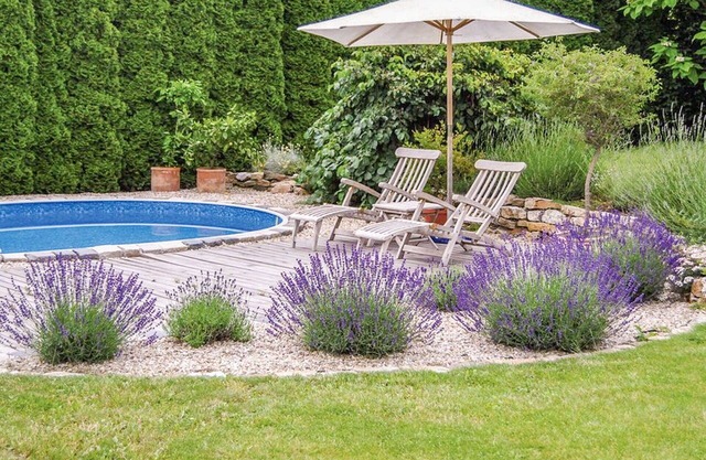 Cosy apartment for 4 people with pool, WIFI, patio and parking