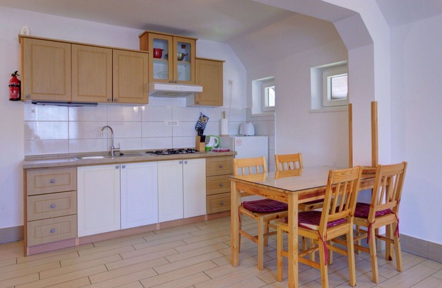 Cosy apartment for 4 guests with WIFI, TV, balcony, pets allowed, panoramic view and parking
