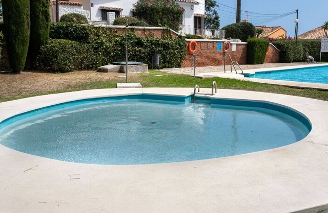 Cosy apartment for 5 people with WIFI, pool, A/C, TV and patio