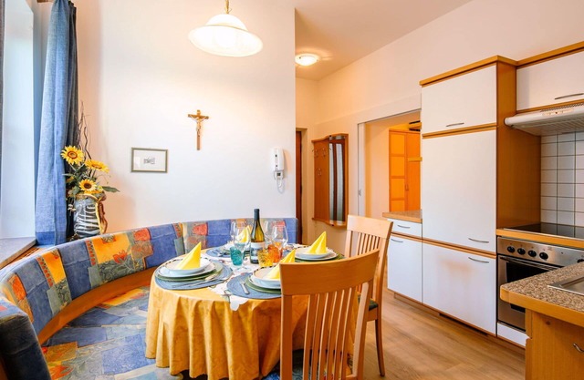 Cosy apartment for 5 people with WIFI, pool, TV and patio