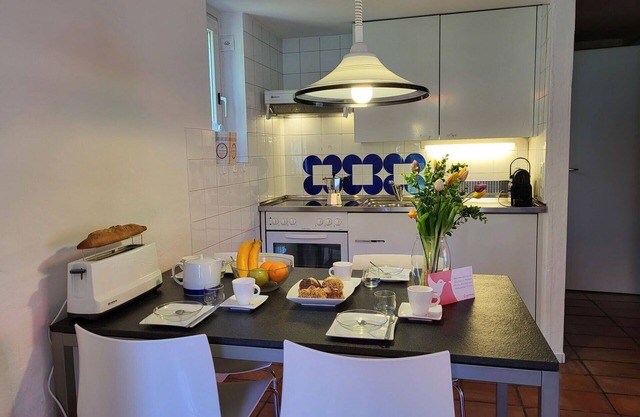 Cosy apartment for 5 people with WIFI, pool, TV, patio and pets allowed