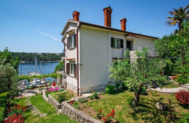 Cosy apartment for 5 people with A/C, WIFI, TV, terrace and pets allowed