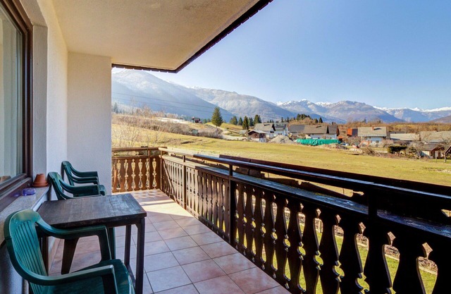 Cosy apartment for 5 people with WIFI, TV, balcony, pets allowed, panoramic view and parking