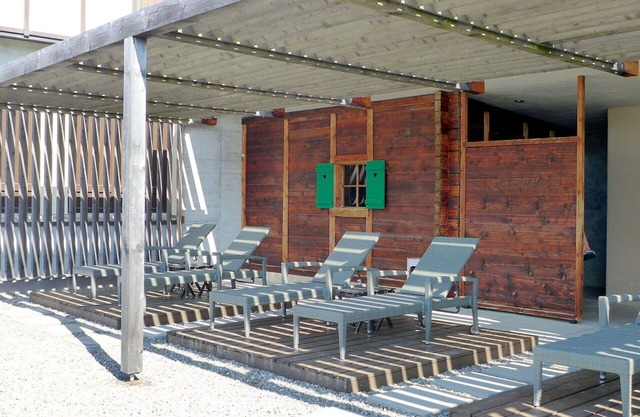 Cosy apartment for 6 guests with WIFI, pool, TV, terrace, pets allowed and parking