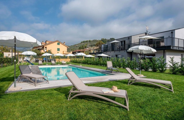 Cosy apartment for 6 guests with A/C, WIFI, pool, TV, terrace, pets allowed and parking