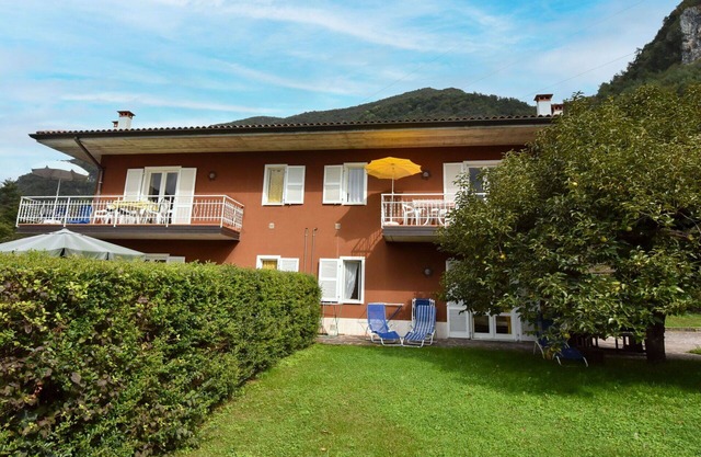 Cosy apartment for 6 guests with WIFI, TV, terrace and parking