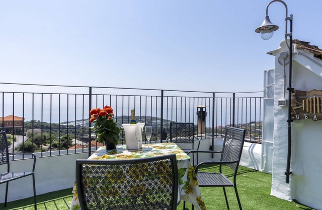 Cosy apartment for 6 people with WIFI, A/C, terrace and parking