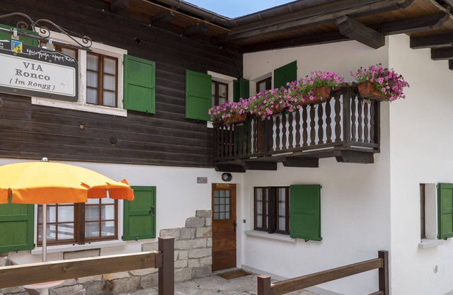 Cosy apartment for 6 people with TV, balcony, pets allowed, panoramic view and parking