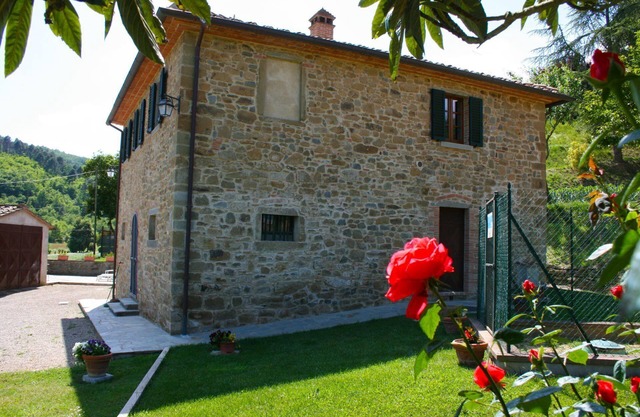 Cosy apartment for 7 people with WIFI, TV and parking, close to Arezzo