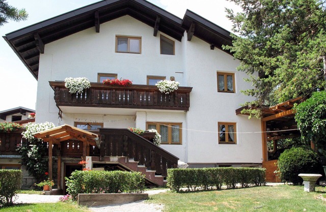 Cosy apartment for 8 guests with WIFI, TV, terrace and pets allowed