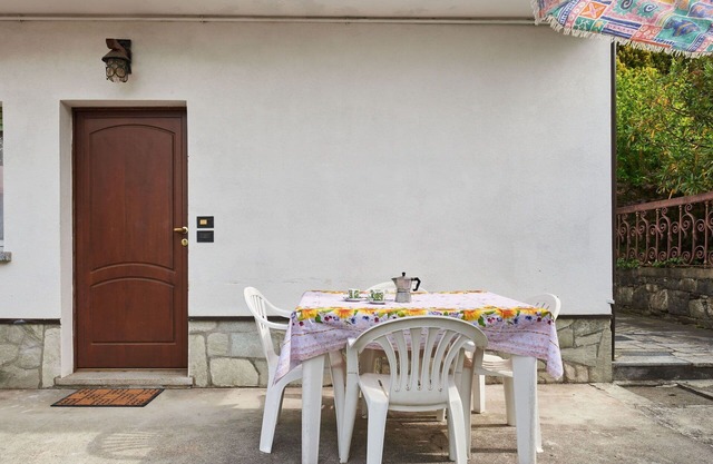 Cosy apartment for 7 guests with WIFI, TV, terrace and pets allowed