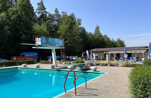 Cosy apartment in villa for 3 guests with WIFI, pool, TV, terrace, pets allowed and parking