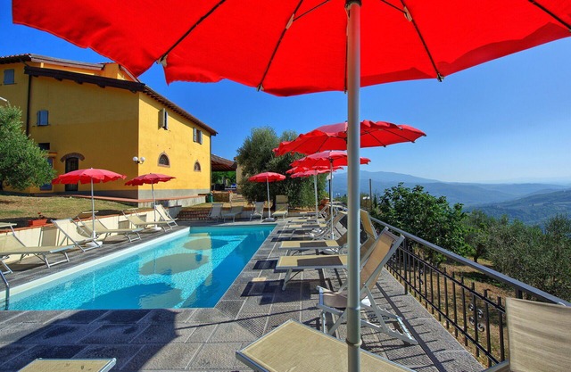 Cosy apartment in villa for 4 guests with WIFI, pool, A/C, TV, patio, pets allowed and parking