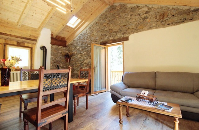 Cosy apartment for 5 guests with WIFI, balcony, pets allowed, panoramic view and parking