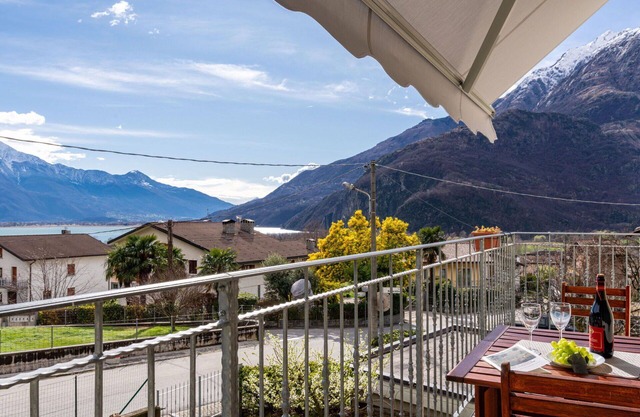 Cosy apartment for 5 people with WIFI, TV, balcony and parking