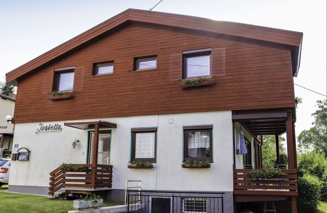 Cosy apartment for 6 guests with WIFI, TV, terrace and pets allowed